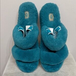 UGG Size 11 Oh Yeah sandals for Women's Cozy Mint Fluffy Slippers NEW